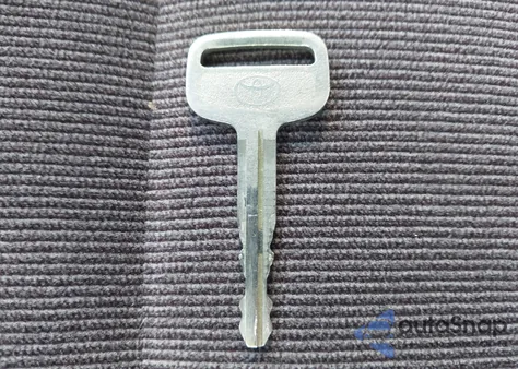 1993 Toyota Corolla Le/Dx from USA, damaged, VIN 2T1AE09E7PC004454